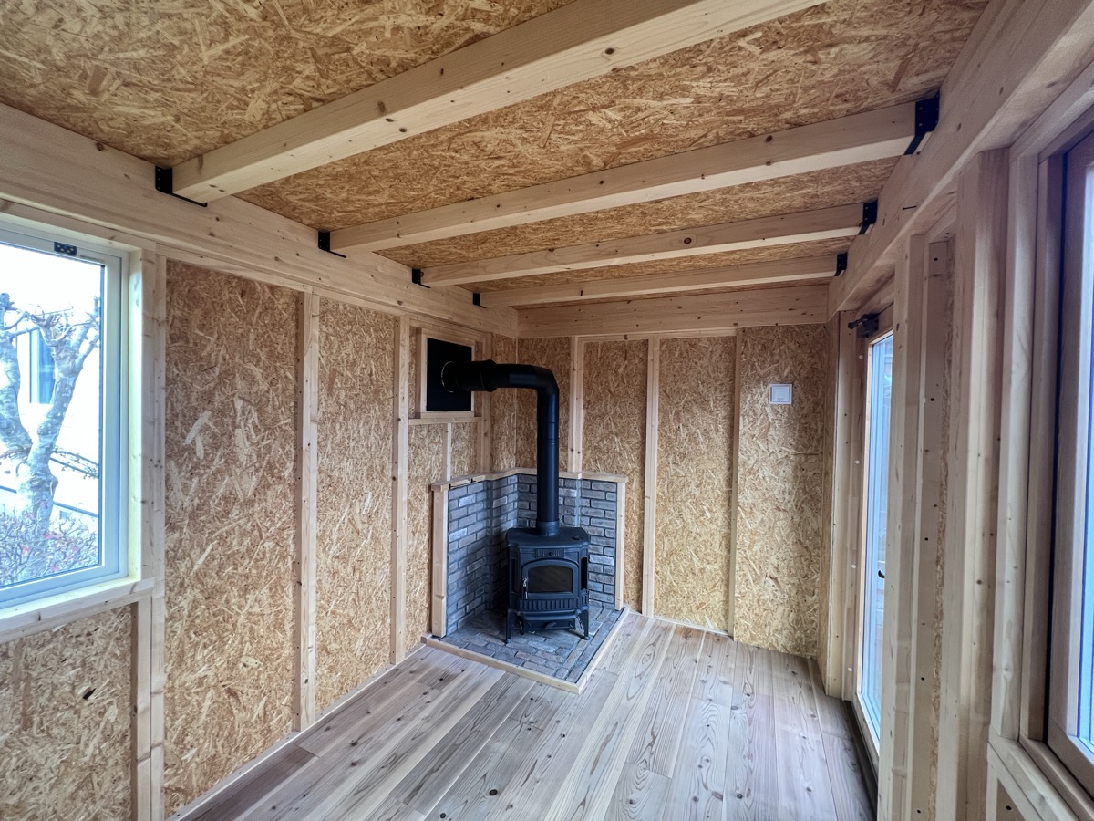 小屋DIY 室内・杉カフェ板の床